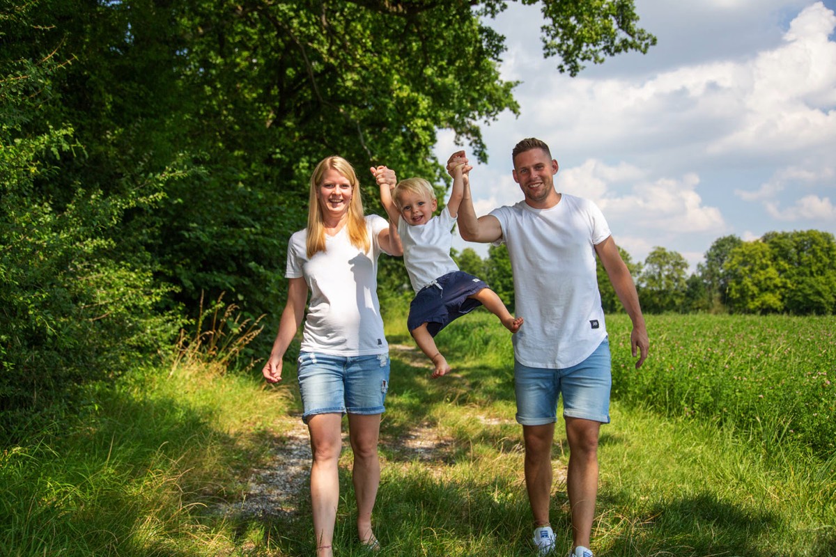 Familienfoto-3-im-Fotostudio-Studio-Seefeld-am-Pilsensee